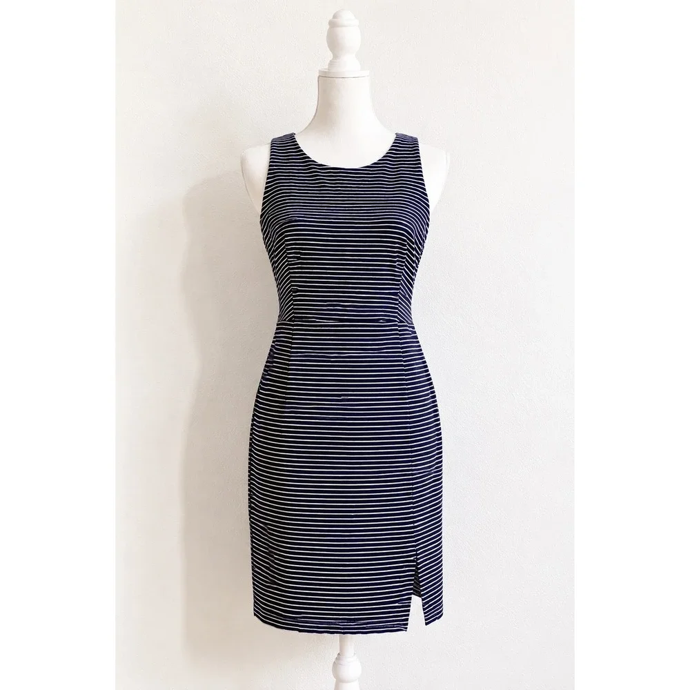 Banana Republic Sleeveless Ponte Sheath Dress Navy White Stripe Career Size 6